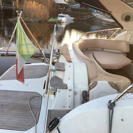 Úszó hotel Boat Barca Cranchi Zaffiro 36 *